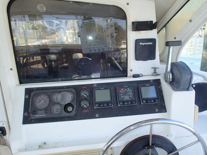 34' 2004 Gemini 105MC