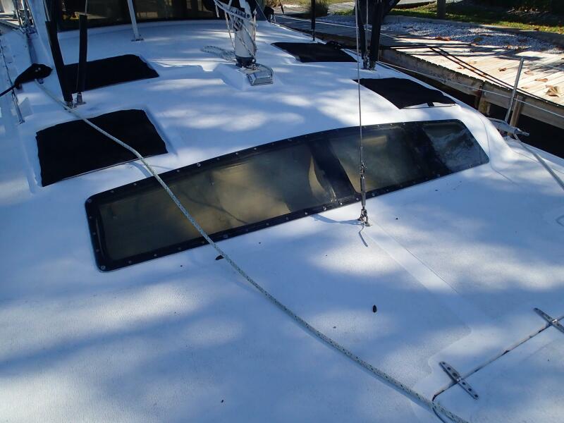 34' 2004 Gemini 105MC