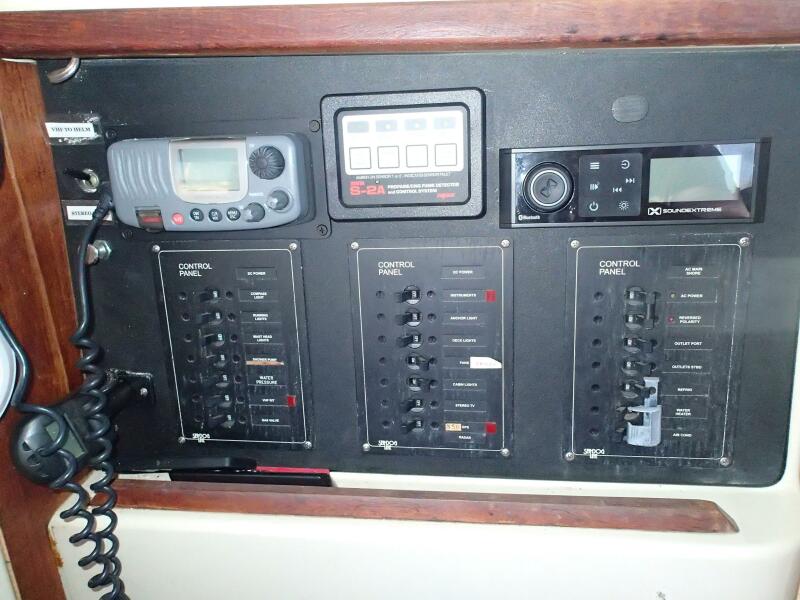 34' 2004 Gemini 105MC