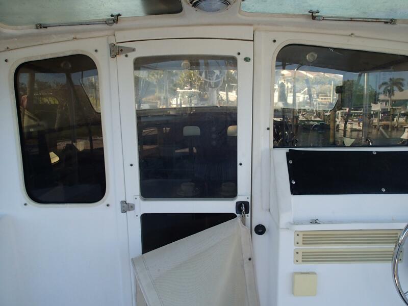 34' 2004 Gemini 105MC