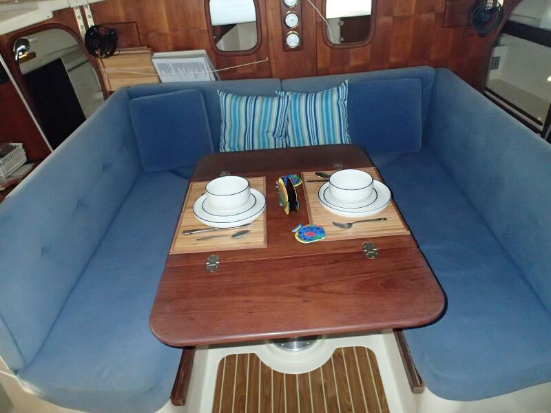 34' 2004 Gemini 105MC