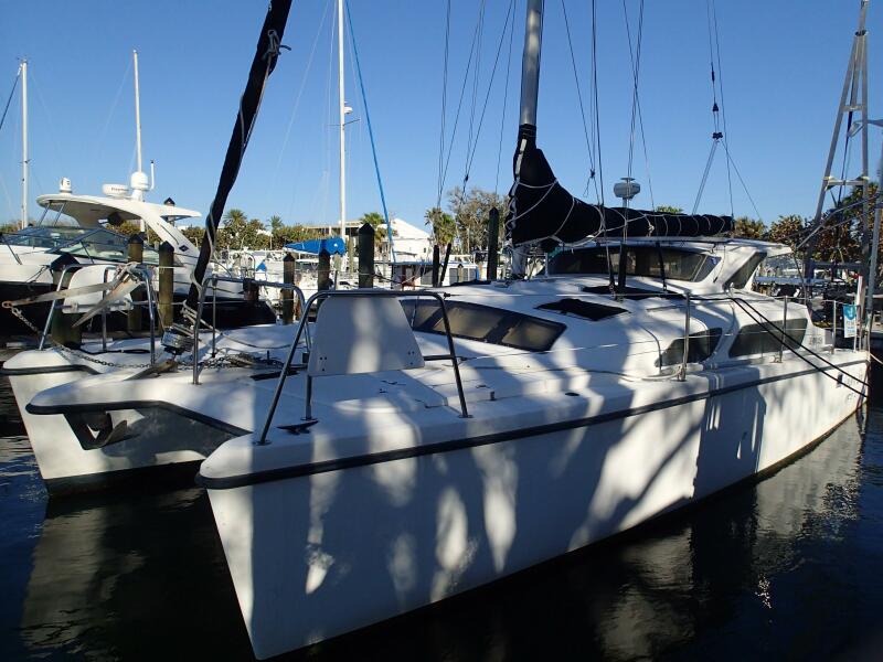 34' 2004 Gemini 105MC