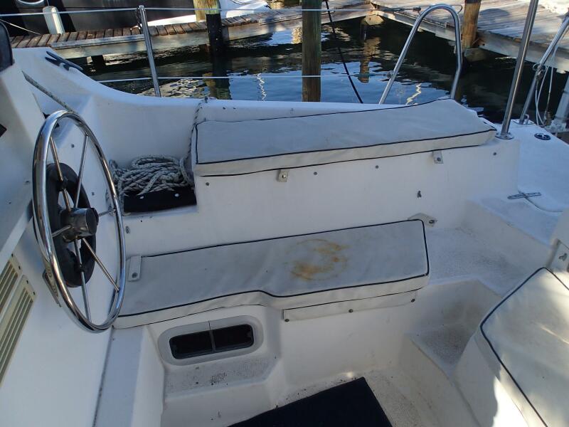 34' 2004 Gemini 105MC