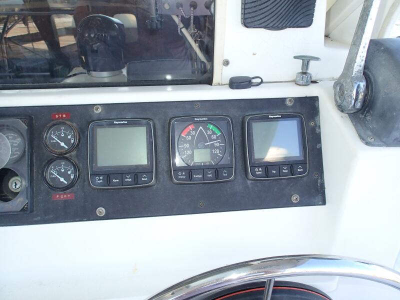 34' 2004 Gemini 105MC