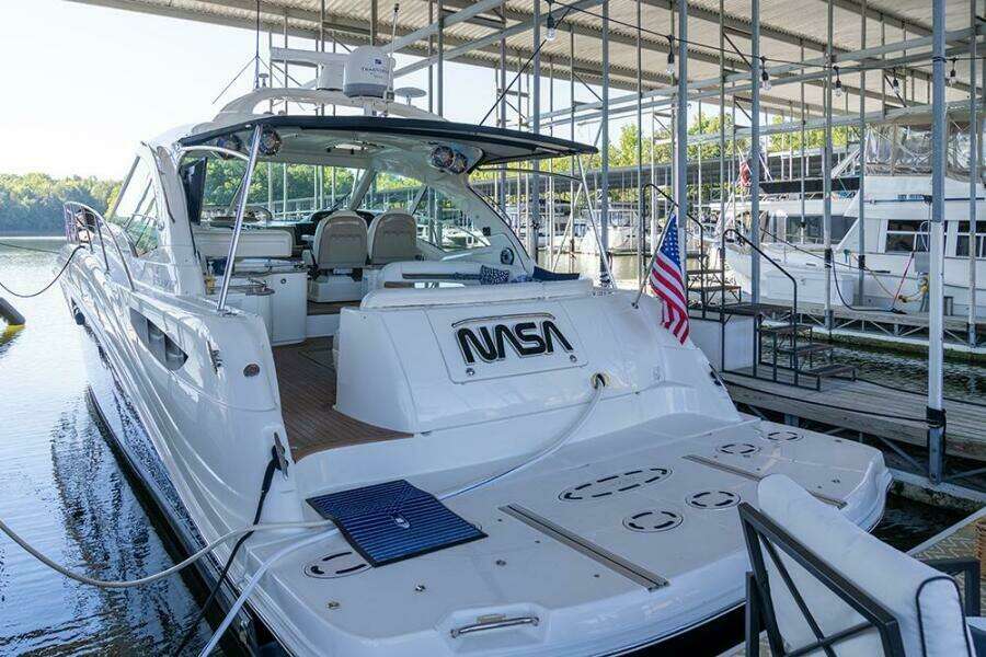 Port quarter profile (in slip)