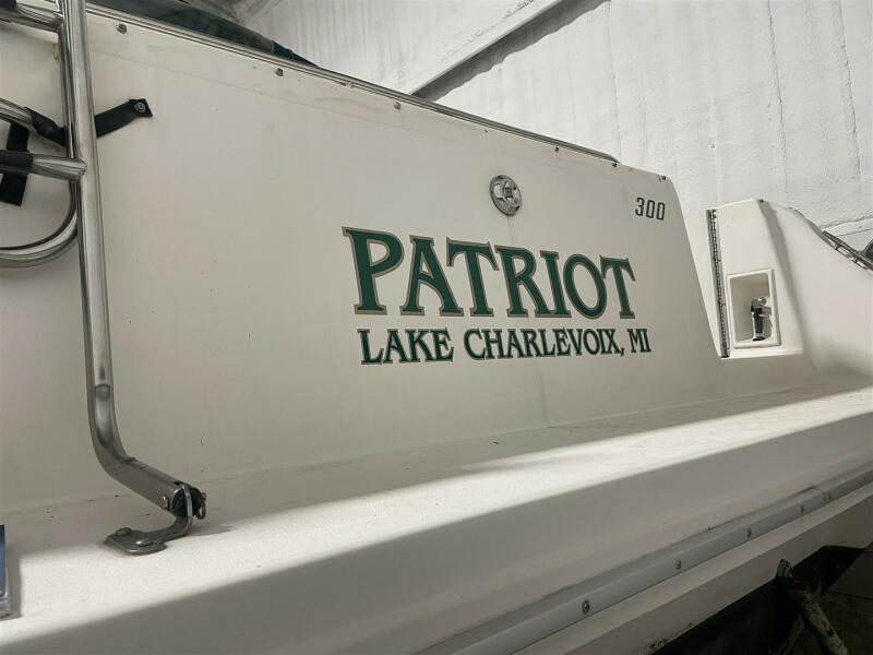 30' 1993 Sea Ray 300 Weekender