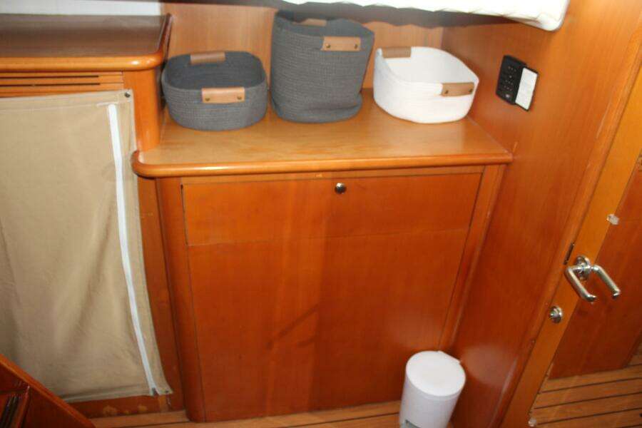 Cadence 43ft Lagoon Yacht For Sale