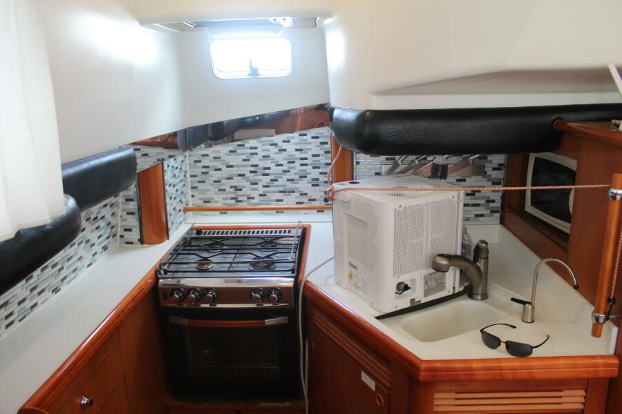 43' 2004 Lagoon 43 Power Cat
