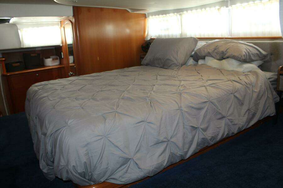 Cadence 43ft Lagoon Yacht For Sale