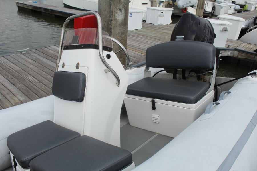 43' 2004 Lagoon 43 Power Cat