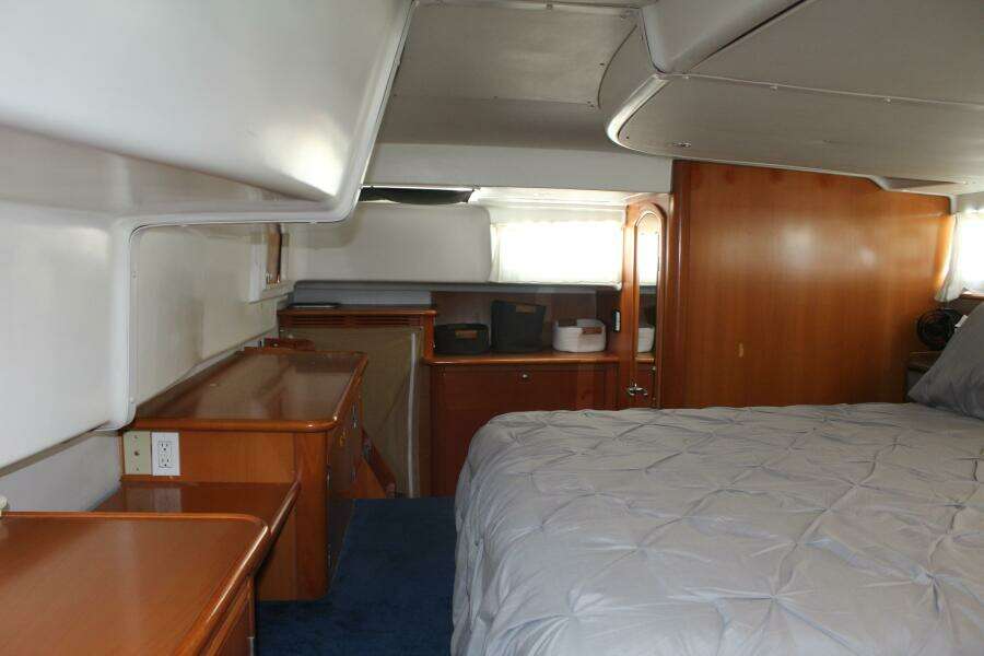 Cadence 43ft Lagoon Yacht For Sale