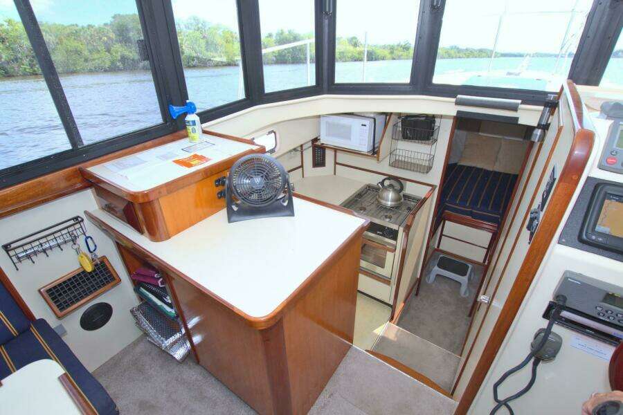 Escapade 31ft Camano Yacht For Sale