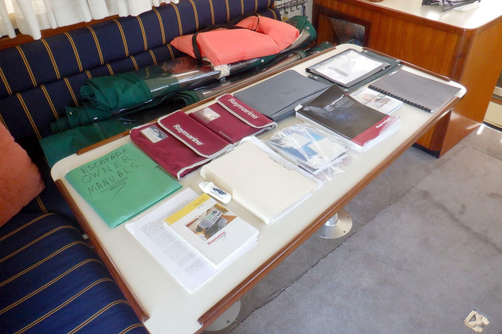 Escapade 31ft Camano Yacht For Sale