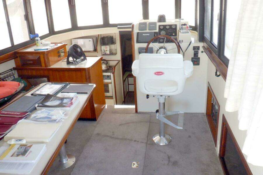 Escapade 31ft Camano Yacht For Sale