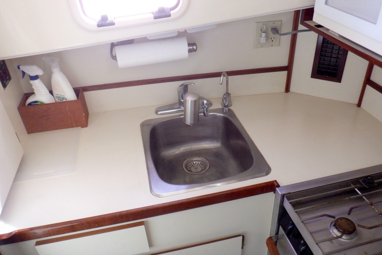 Escapade 31ft Camano Yacht For Sale