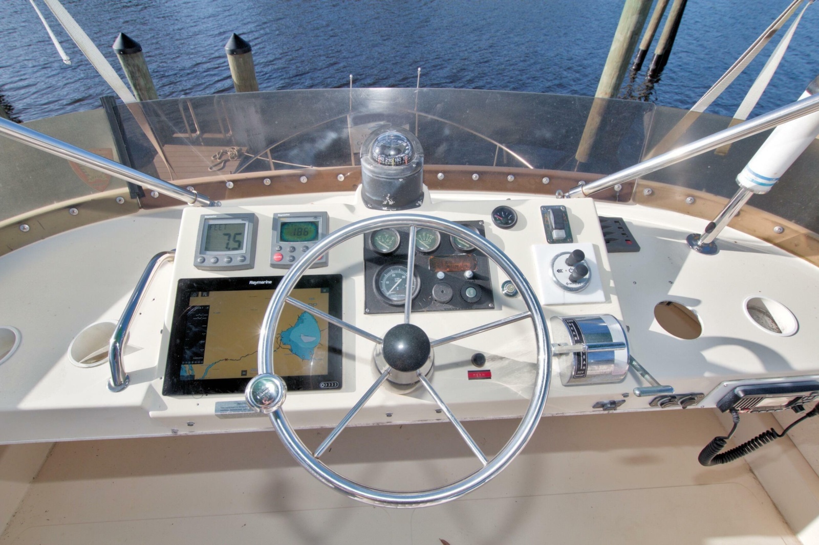 Escapade 31ft Camano Yacht For Sale