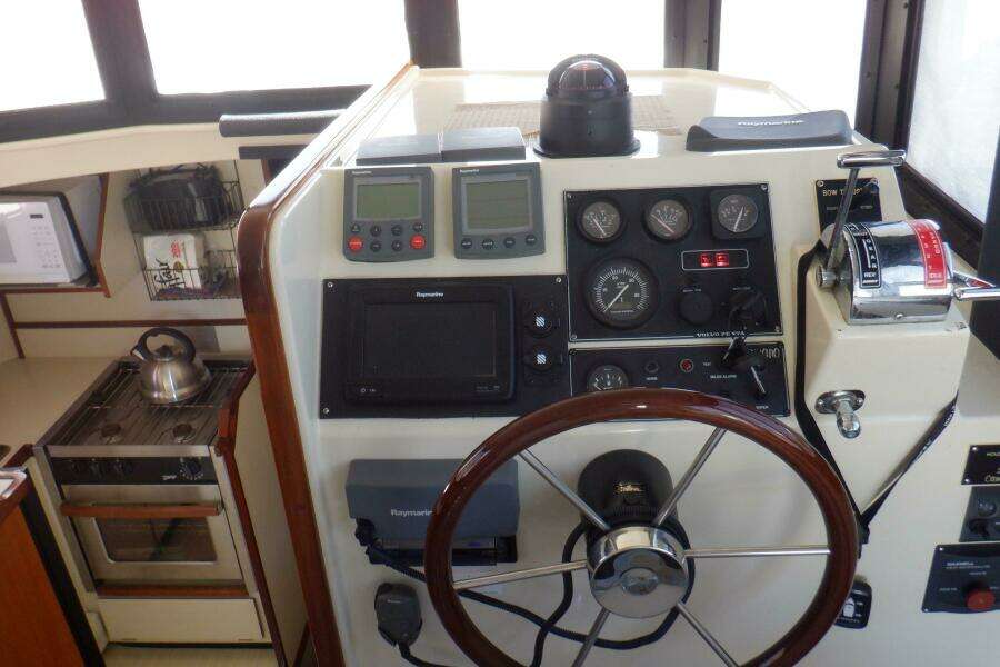 Escapade 31ft Camano Yacht For Sale