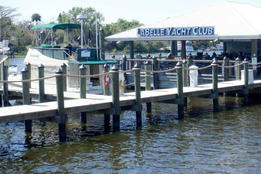 Escapade 31ft Camano Yacht For Sale