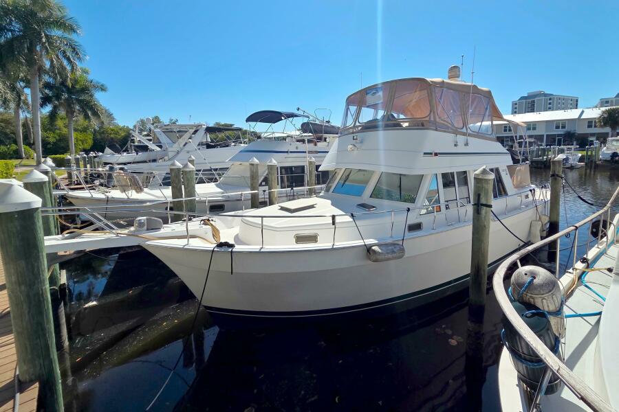 43' 2002 Mainship 430 Trawler