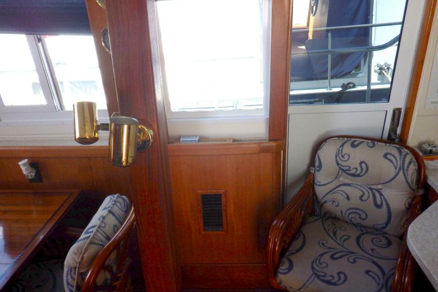 43' 2002 Mainship 430 Trawler