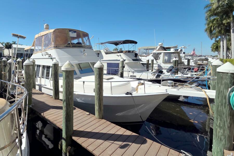 43' 2002 Mainship 430 Trawler