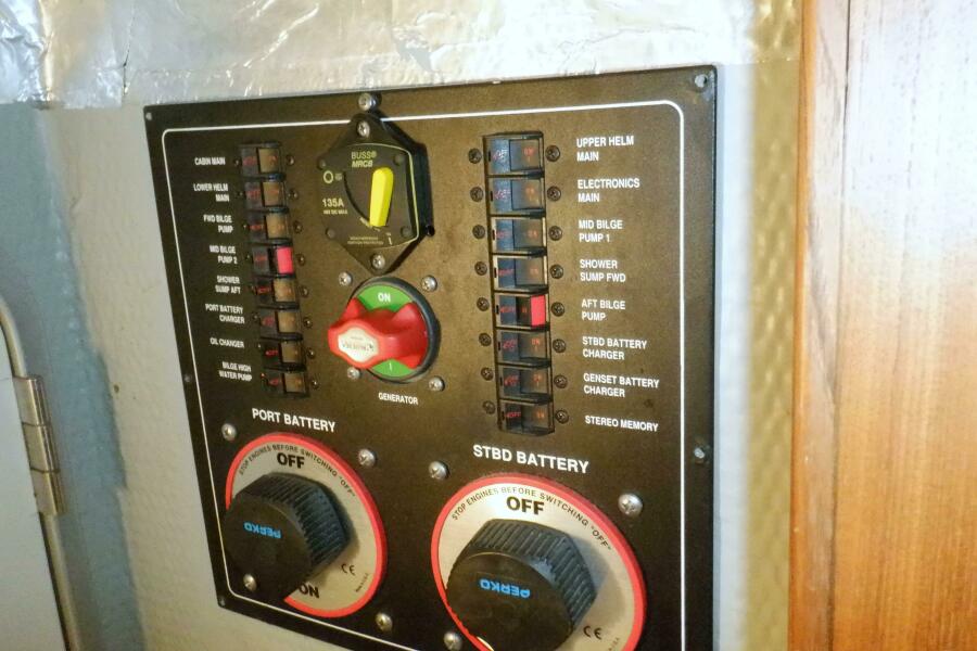 43' 2002 Mainship 430 Trawler