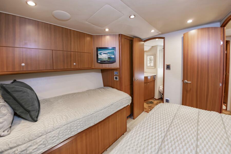 52' 2010 Viking 52 Sport Coupe