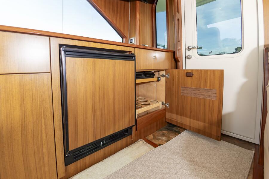 52' 2010 Viking 52 Sport Coupe