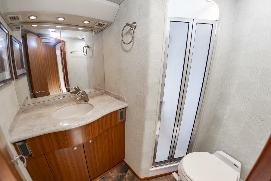 52' 2010 Viking 52 Sport Coupe