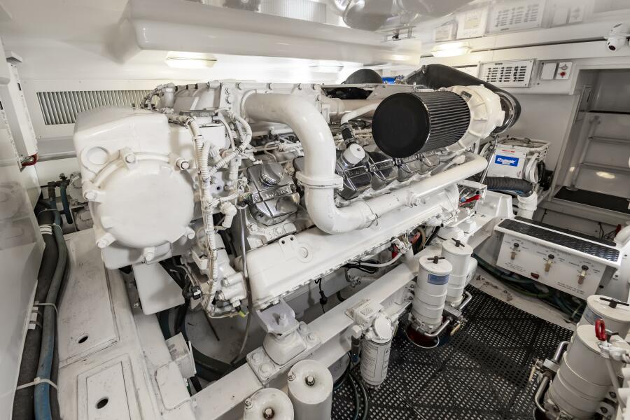 52' 2010 Viking 52 Sport Coupe