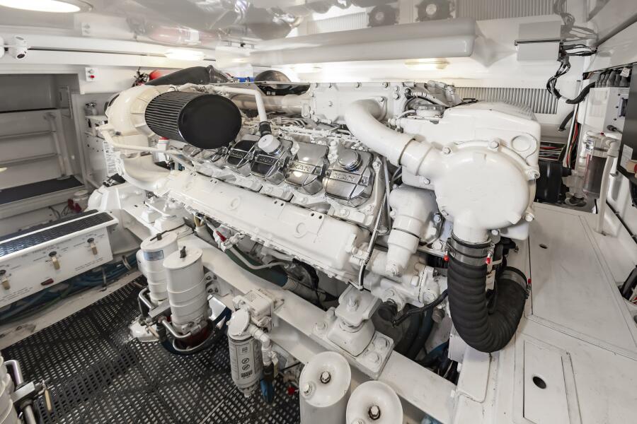 52' 2010 Viking 52 Sport Coupe