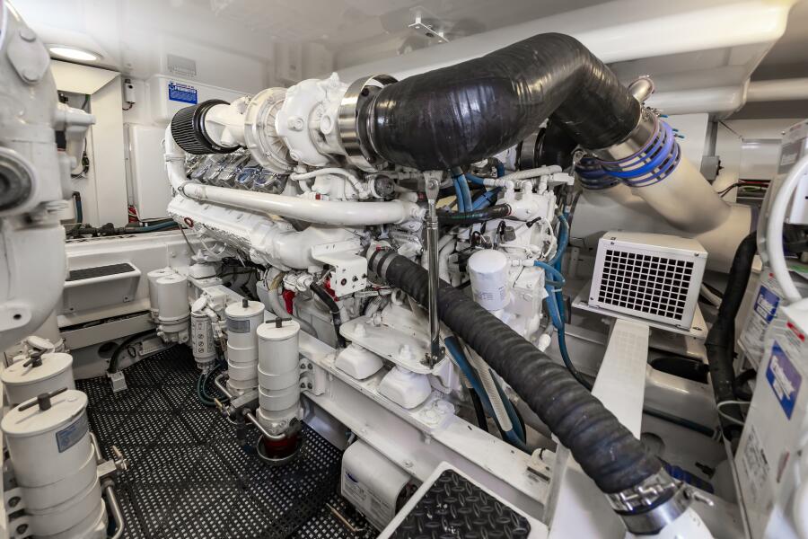 52' 2010 Viking 52 Sport Coupe