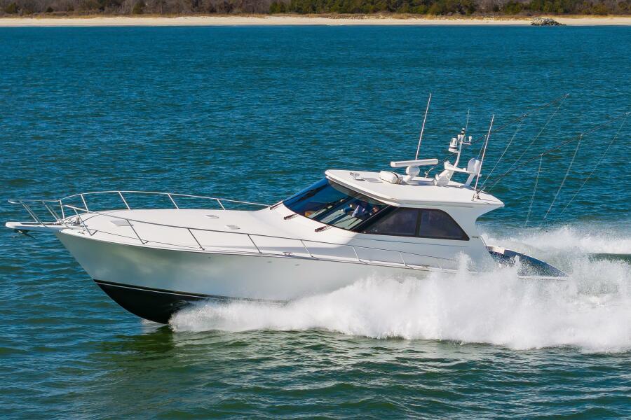 52' 2010 Viking 52 Sport Coupe