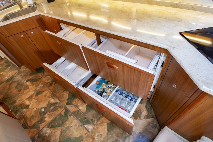 52' 2010 Viking 52 Sport Coupe