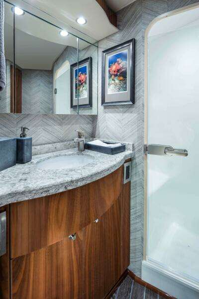 Viking 58 Convertbile ensuite head