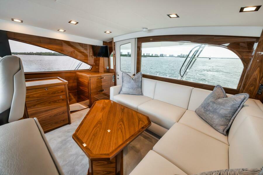 72' 2024 Viking 72 Skybridge