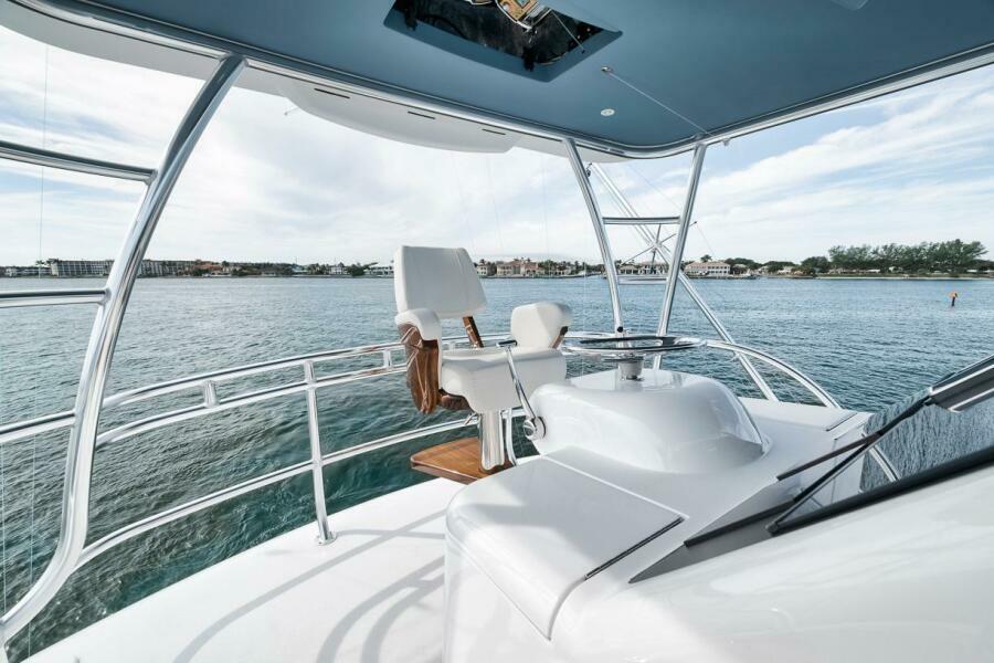 72' 2024 Viking 72 Skybridge