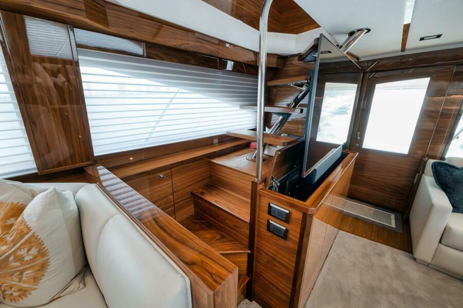 72' 2024 Viking 72 Skybridge