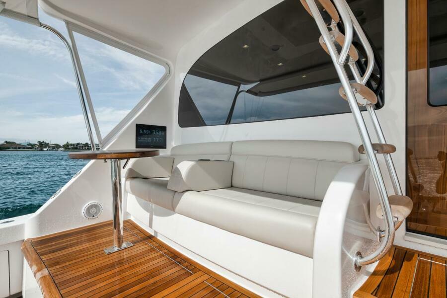72' 2024 Viking 72 Skybridge