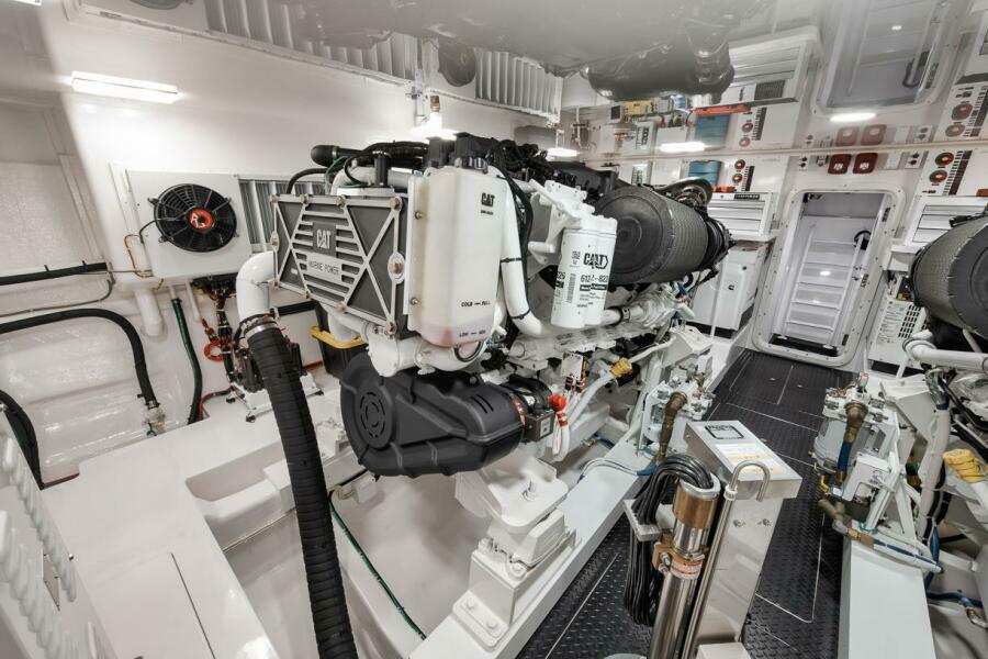 72' 2024 Viking 72 Skybridge