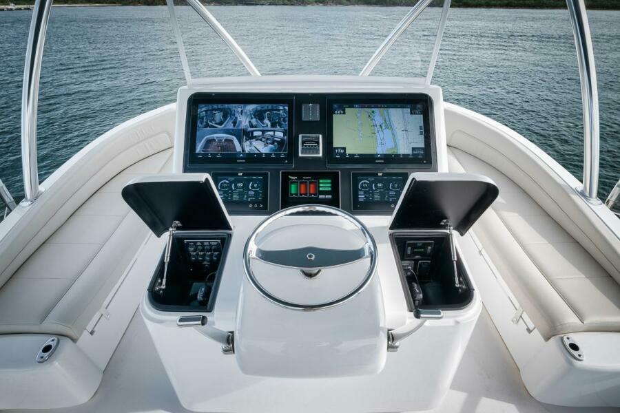 72' 2024 Viking 72 Skybridge