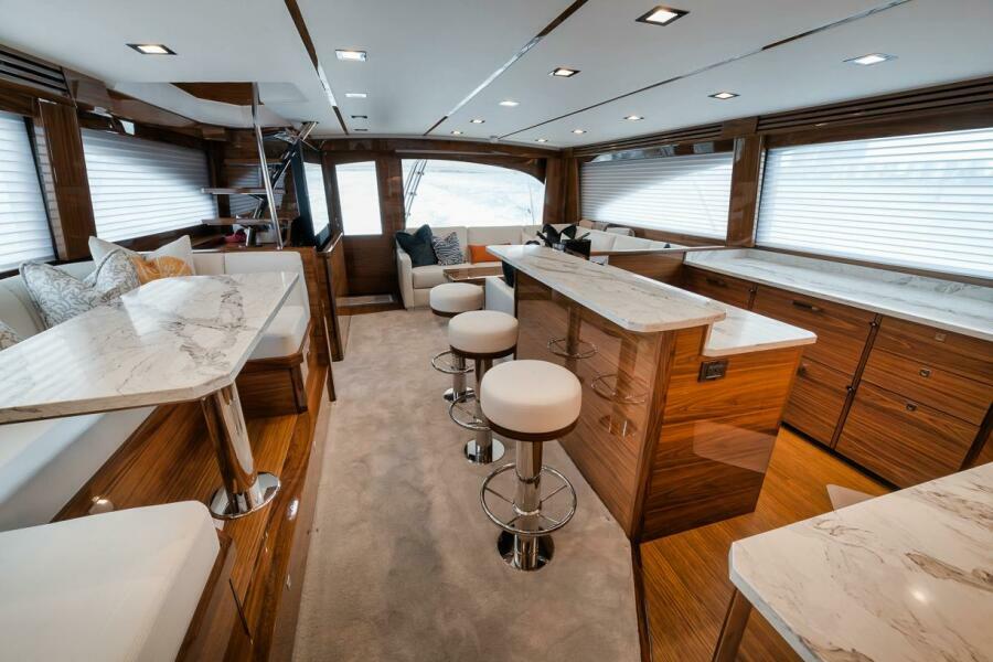 72' 2024 Viking 72 Skybridge