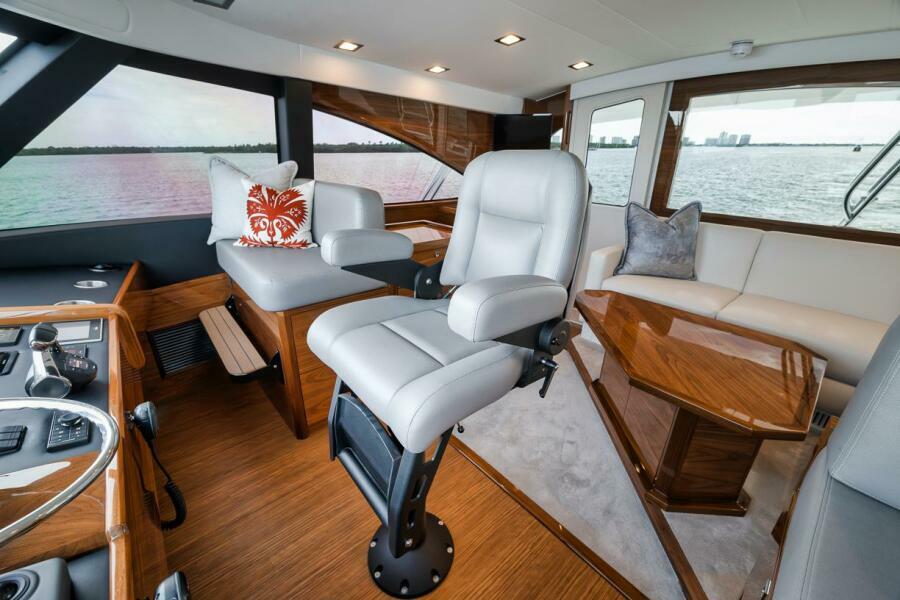 72' 2024 Viking 72 Skybridge