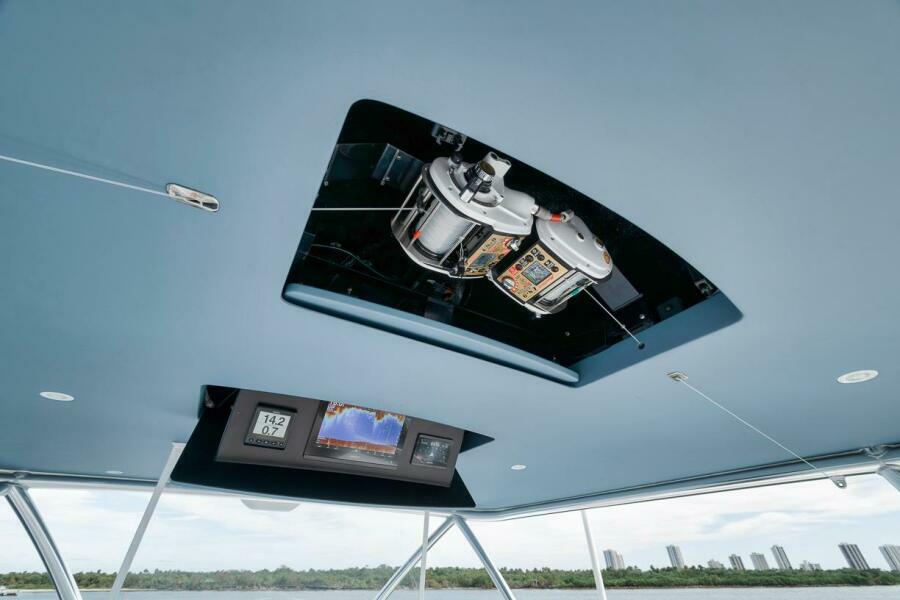 72' 2024 Viking 72 Skybridge