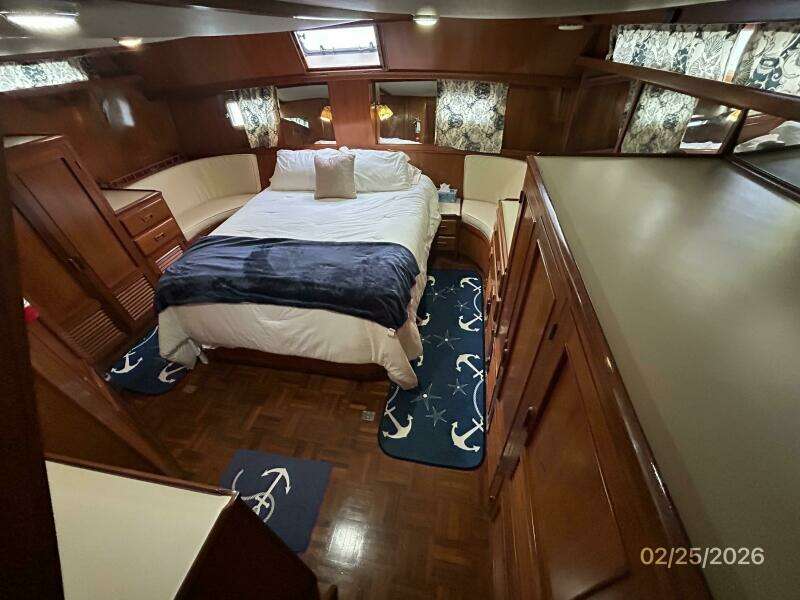 42' Jefferson master stateroom