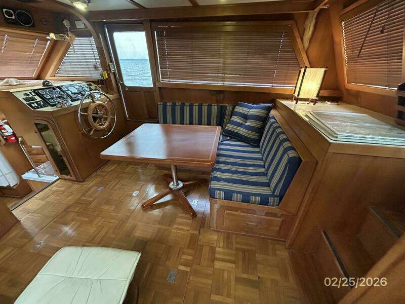 42' Jefferson salon starboard