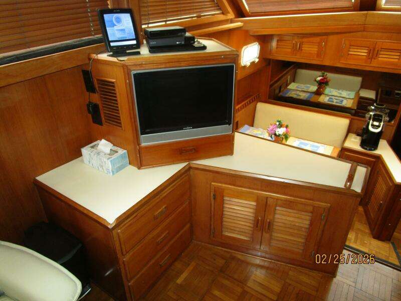 42' Jefferson salon port foward