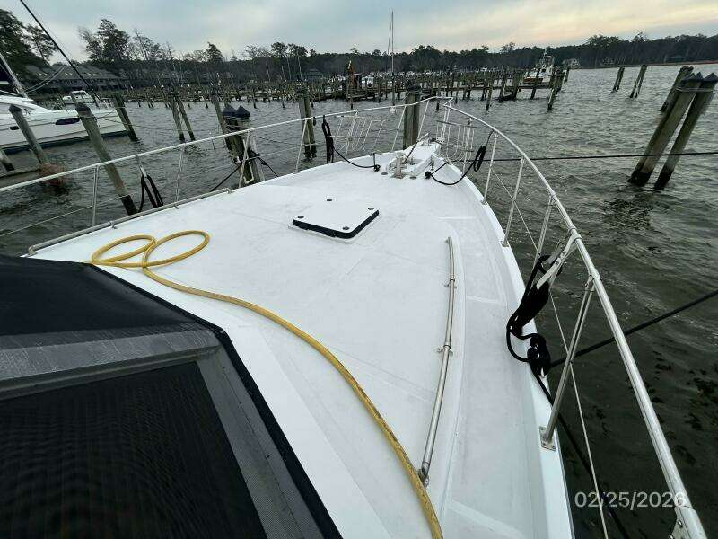 42' Jefferson foredeck2
