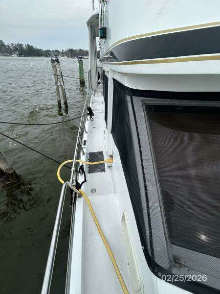 42' Jefferson starboard side deck1