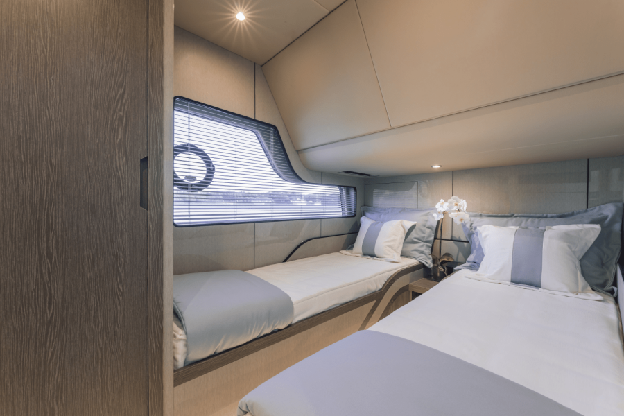 57ft Cruisers Yachts Yacht For Sale